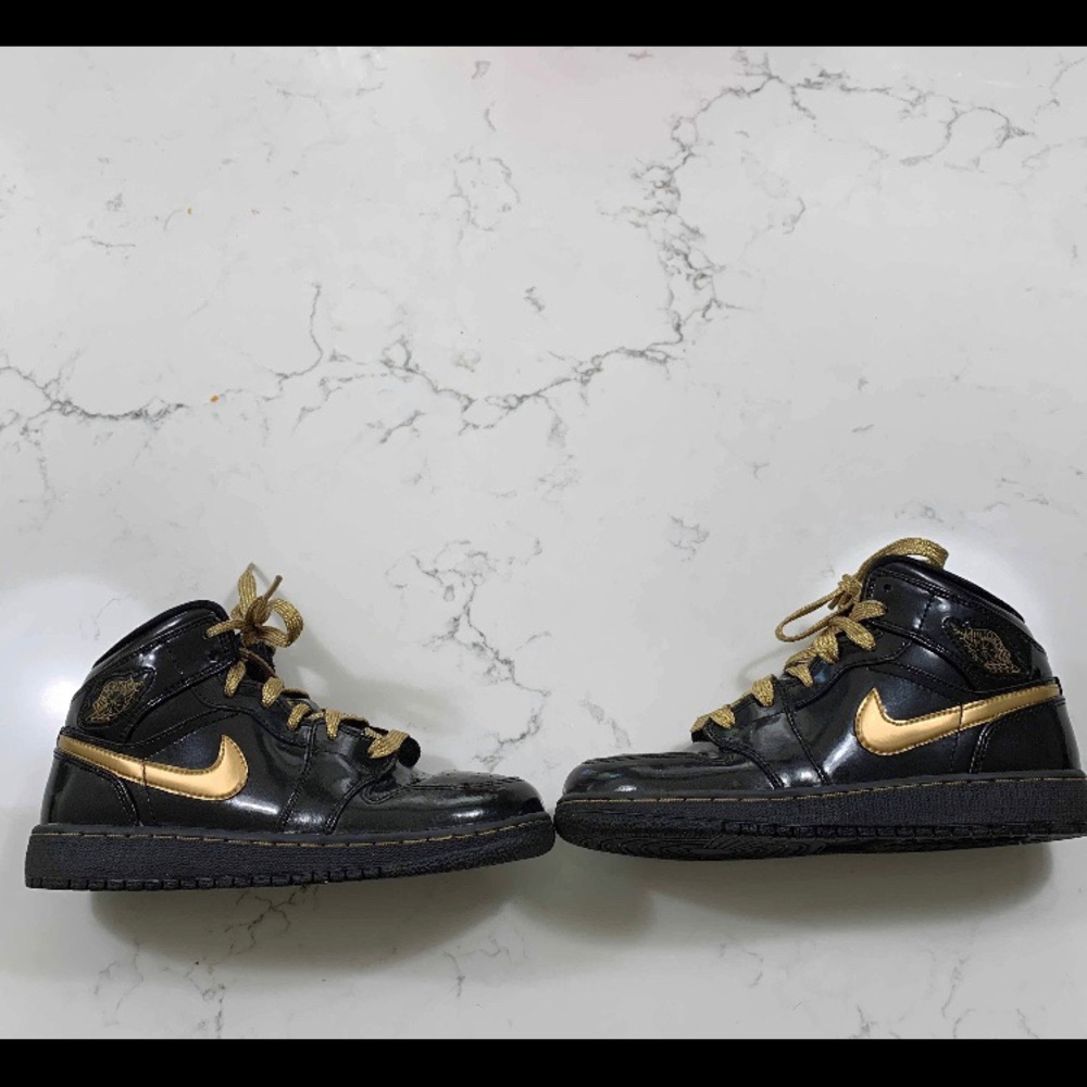 Jordan 1 mid 🚫sold🚫